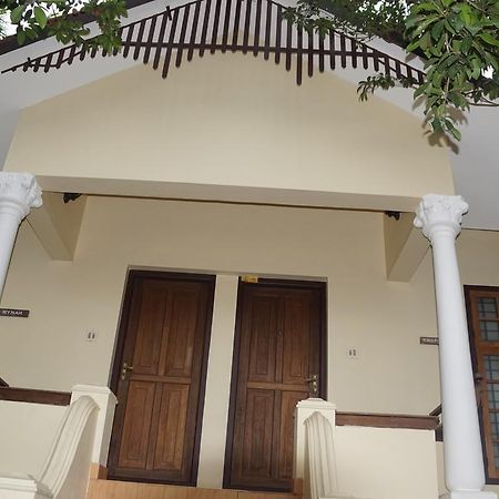 Soma Birds Lagoon Hotel Kotamangalam Exterior photo
