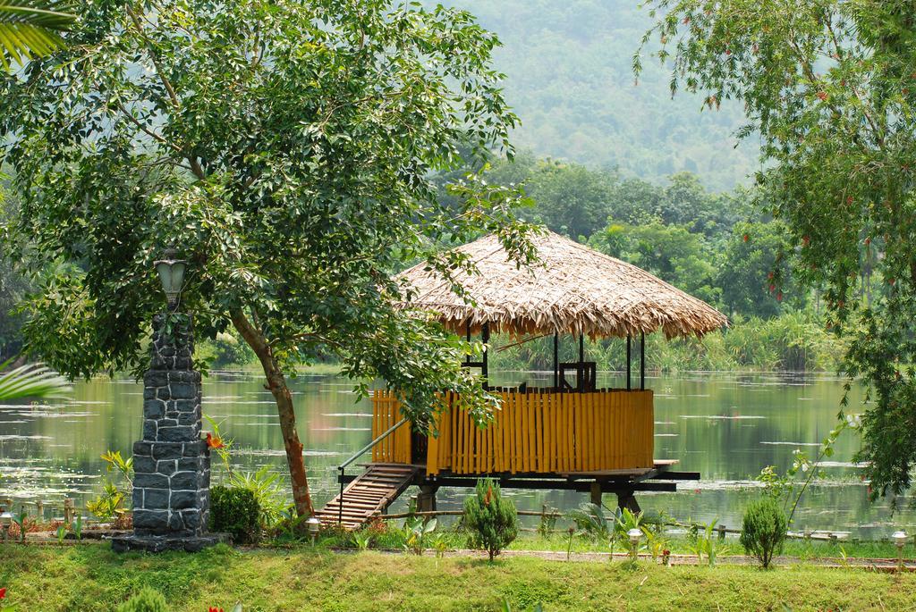Soma Birds Lagoon Hotel Kotamangalam Exterior photo