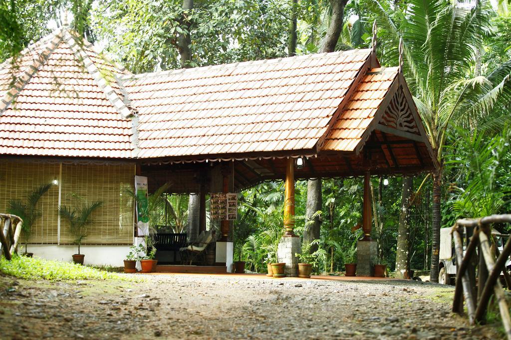 Soma Birds Lagoon Hotel Kotamangalam Exterior photo