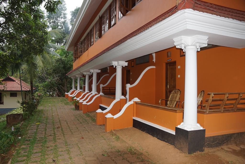 Soma Birds Lagoon Hotel Kotamangalam Exterior photo