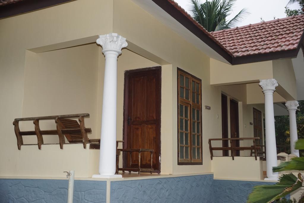 Soma Birds Lagoon Hotel Kotamangalam Exterior photo