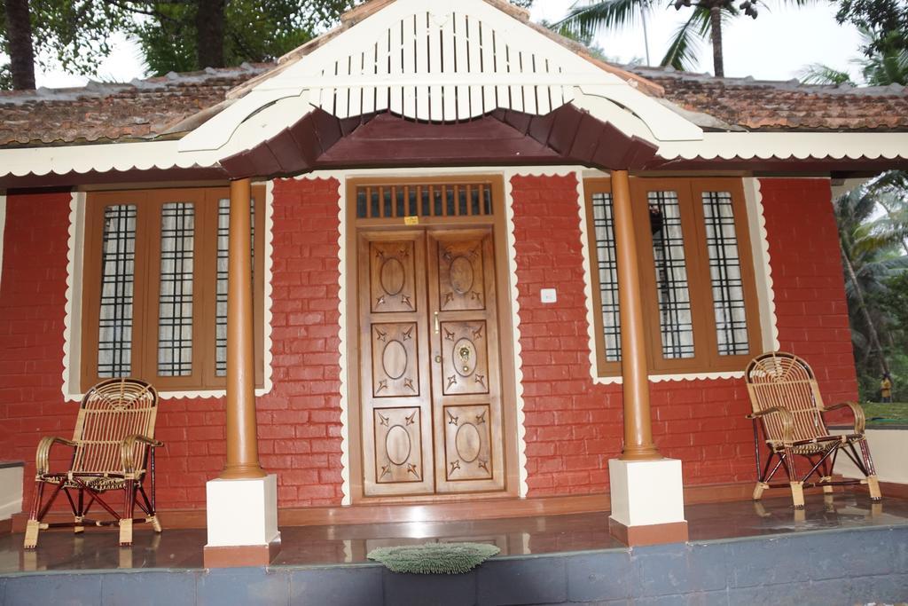 Soma Birds Lagoon Hotel Kotamangalam Exterior photo